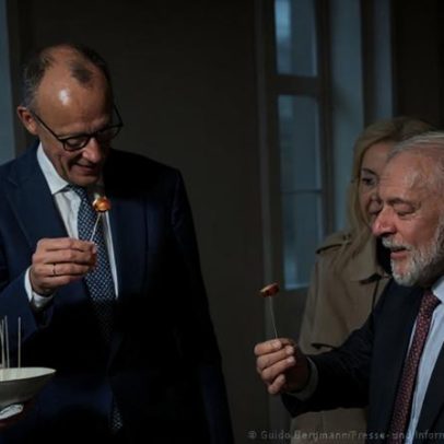 Lula lamenta não ter comido salsicha na rua durante viagem à Alemanha