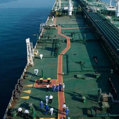 Navios fantasmas venezuelanos encalham após queda de Maduro