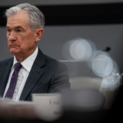 Trump e Bessent criticam decisão de Powell de permanecer no Fed