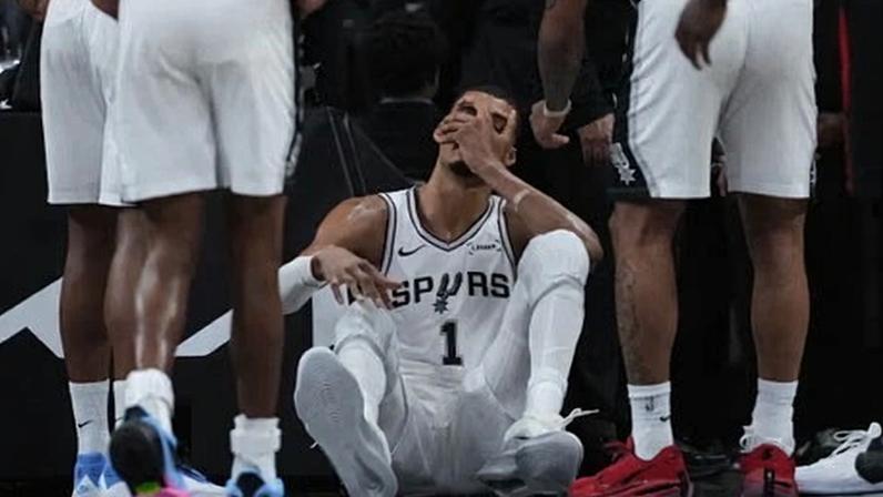 Victor Wembanyama entra em protocolo de concussão após queda grave