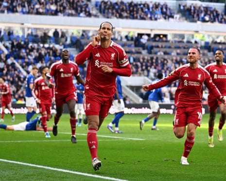 Van Dijk garante vitória do Liverpool no primeiro derby na casa nova do Everton