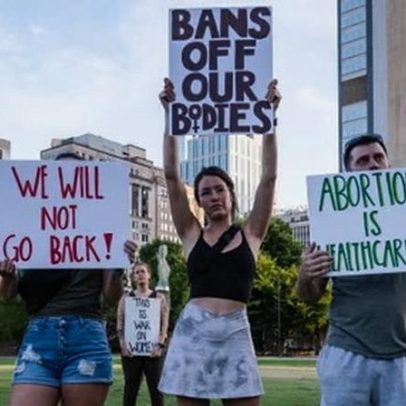 Mulher de Tennessee busca aborto para salvar vida e entra com ação contra proibição