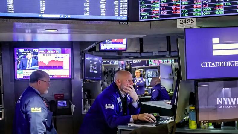 Operadores na bolsa de valores de Nova York (Nyse) — Foto: Michael Nagle/Bloomberg