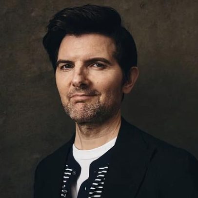 Adam Scott não vê problema em parecer Tom Cruise