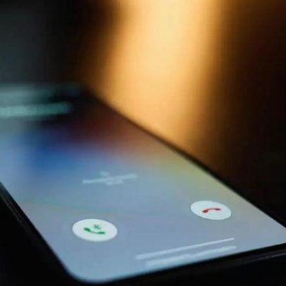 Ter o celular sempre no modo silencioso, segundo a psicologia