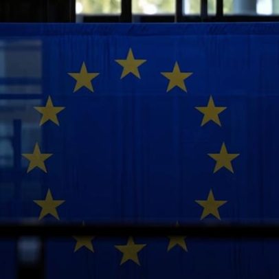 UE aprova empréstimo de 90 bilhões à Ucrânia e 20º pacote de sanções à Rússia