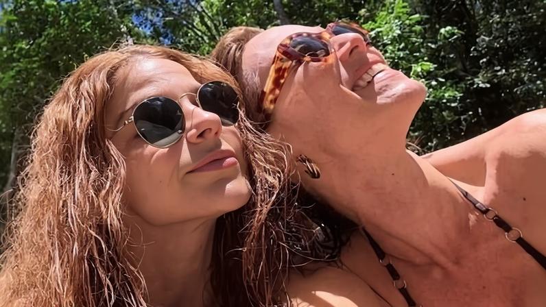 Mariana Ximenes completa 45 anos e recebe homenagem de Gabriela Medvedovsky