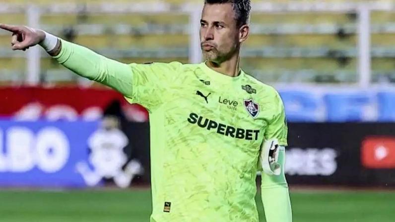 Caio alcança marca histórica na derrota do Fluminense para o Bolívar.