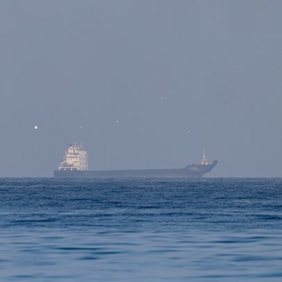 Irã afirma que navio ignorou sinais antes de ataque no Estreito de Ormuz