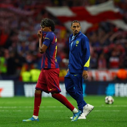 Raphinha pede desculpas por gesto durante eliminação na Champions