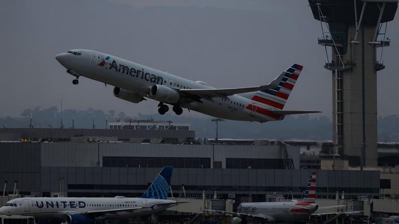 Aviões da American Airlines e United Airlines (Foto: Mario Tama/Getty Images/ Bloomberg)