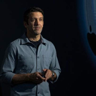Apple anuncia John Ternus como novo CEO no lugar de Tim Cook