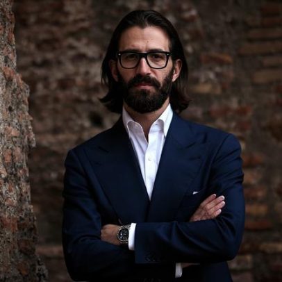 Herdeiro da Ray-Ban negocia US$12 bi com irmãos para destravar sucessão