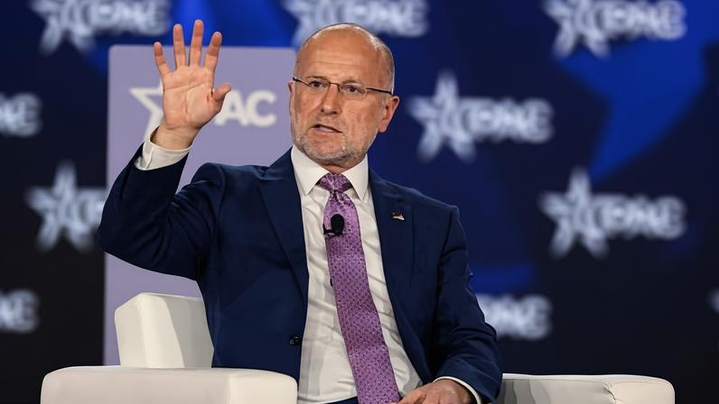 Presidente da FCC nega ligação entre licença da ABC e controvérsia com Kimmel