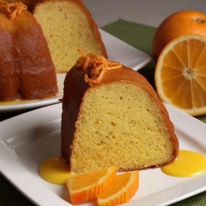 Bolo de laranja fofinho oferece sabor intenso e refrescante