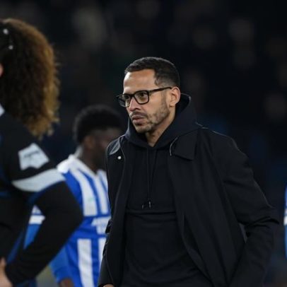 Liam Rosenior deixa Chelsea após três meses de contrato até 2032