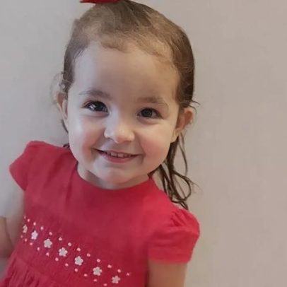 Família luta para salvar a visão da pequena Helena