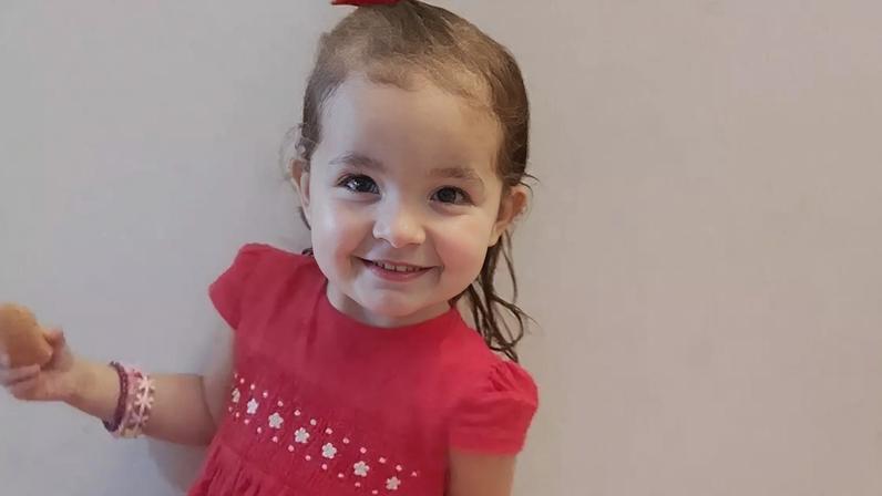 A luta de uma família para salvar a visão da pequena Helena