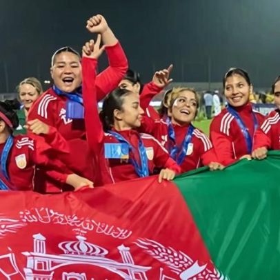 Jogadoras afegãs refugiadas podem competir pela seleção nacional oficial