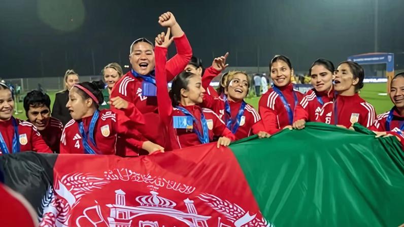 Jogadoras afegãs refugiadas podem competir pela seleção nacional oficial