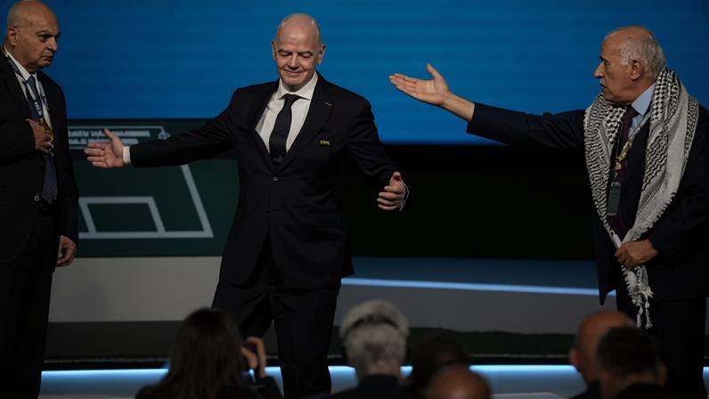 Tentativa de Infantino de cumprimentar Israel e Palestina falha