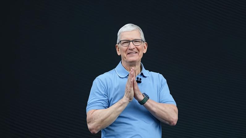 Tim Cook assume funções diplomáticas após deixar CEO da Apple