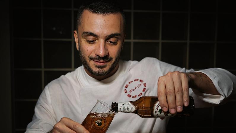 Peppe, campeão mundial, cria pizza com ragù cozido na cerveja Birra Moretti