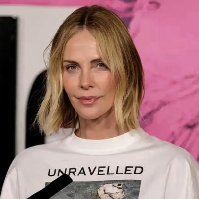 Charlize Theron diz não se sentir assombrada pela tragédia que matou o pai