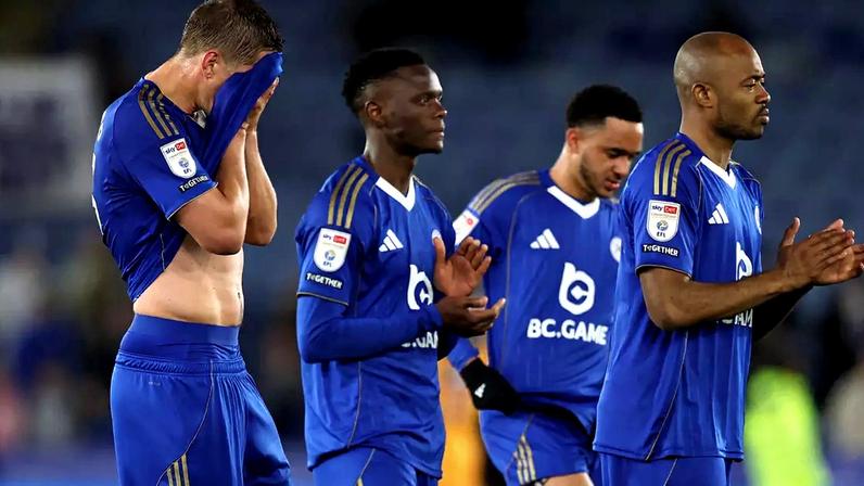 Leicester City é rebaixado para a terceira divisão —