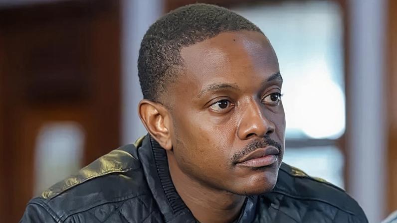 Filho de Mugabe admite culpa por apontar arma na África do Sul