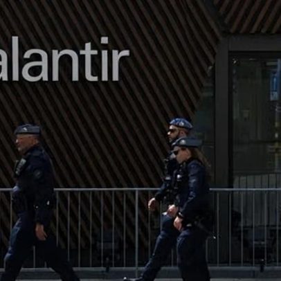 Milhares pedem ao governo britânico romper laços com Palantir
