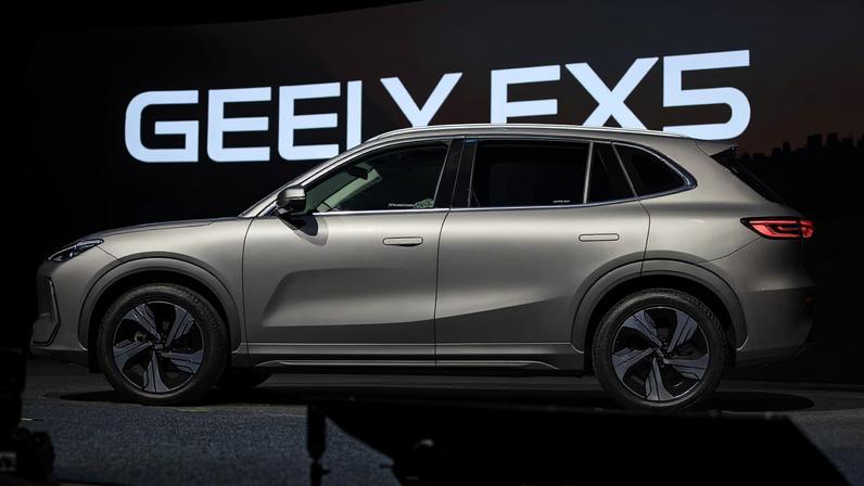 Geely lança sistema híbrido para competir com montadoras japonesas