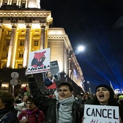 Bulgária vota enquanto ex-presidente pró-Rússia lidera pesquisas