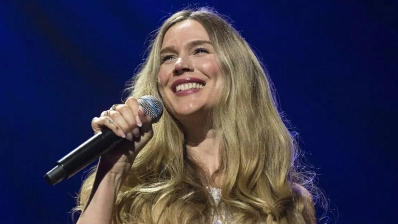 A cantora Joss Stone em 2025