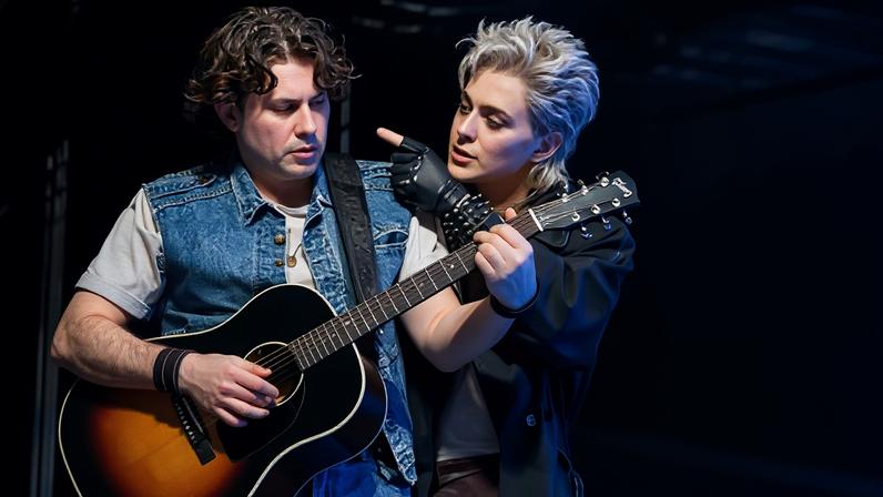 The Lost Boys: musical de vampiros dos anos 80 sem impacto de Broadway