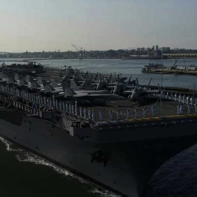 Porta-aviões nuclear dos EUA chega ao Rio para missão