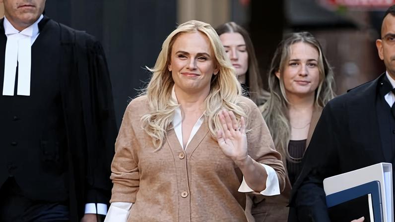 Tribunal ouve Rebel Wilson acusada de retratar ator como oportunista em difamação