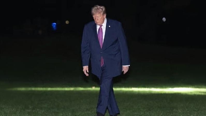 Donald Trump walks on the South Lawn after arriving on Marine One at the White House on 17 April 2026, following a trip to Nevada and Arizona.