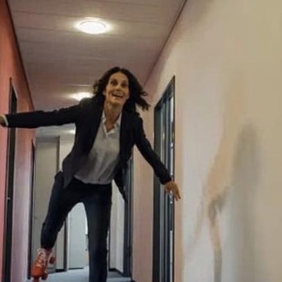 Gen Z acredita que velhice começa aos 53, e autora tem apenas três meses