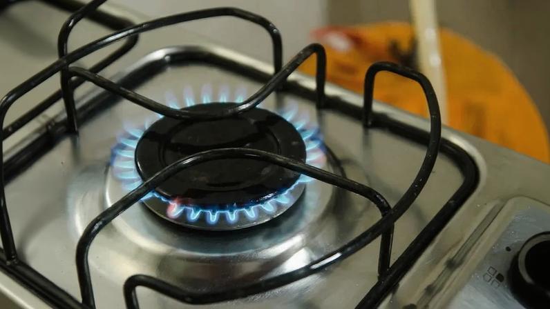 O Brasil importa cerca de 20% do GLP consumido internamente — Foto: Folhapress