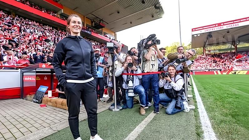 Marie-Louise Eta, estrela do Union Berlin, quebra barreira na Bundesliga