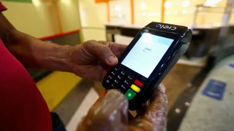 Especialistas alertam para cenário de inadimplência no Brasil