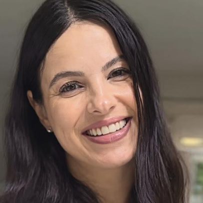 Sthefany Brito mostra saída de maternidade do caçula