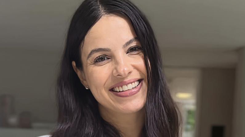 Sthefany Brito mostra saída de maternidade do caçula