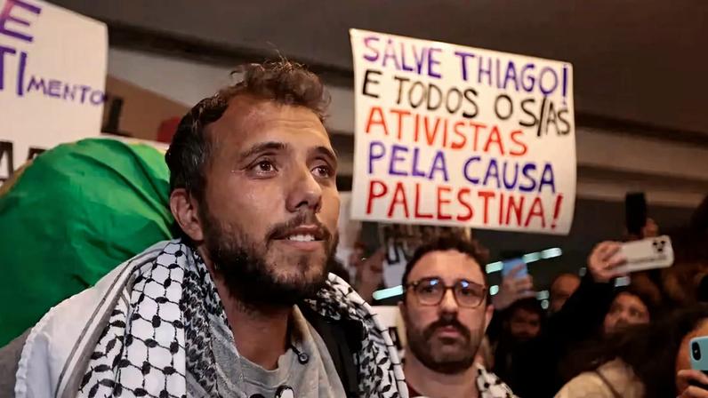 Thiago Ávila foi detido ao desembarcar no país com esposa e filha