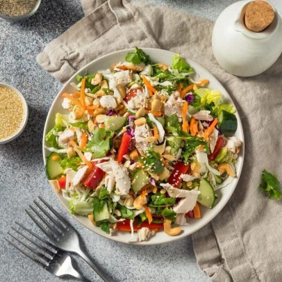 Salada com proteína: opção prática e nutritiva para o dia a dia