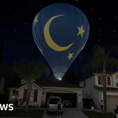 Balão de ar quente faz pouso de emergência no quintal da Califórnia