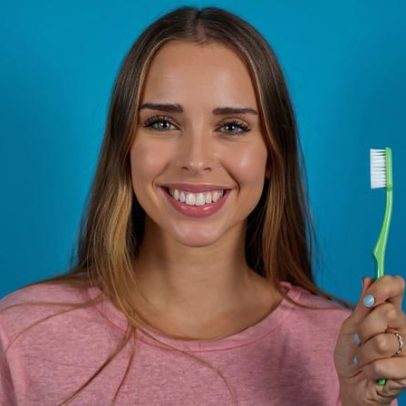 5 sinais de que é hora de trocar a escova de dentes