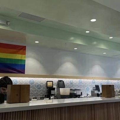 Cafeteria da Califórnia restaura política sobre bandeiras Pride após críticas