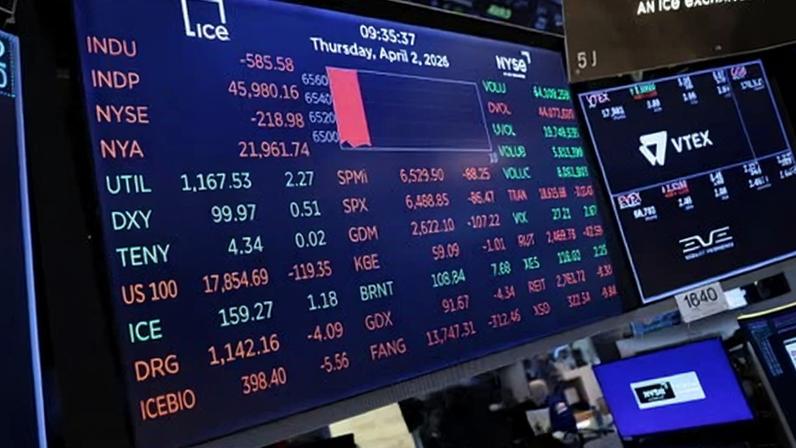 Graham Norton admite que seus monólogos passados tinham piadas ruins sobre pessoas